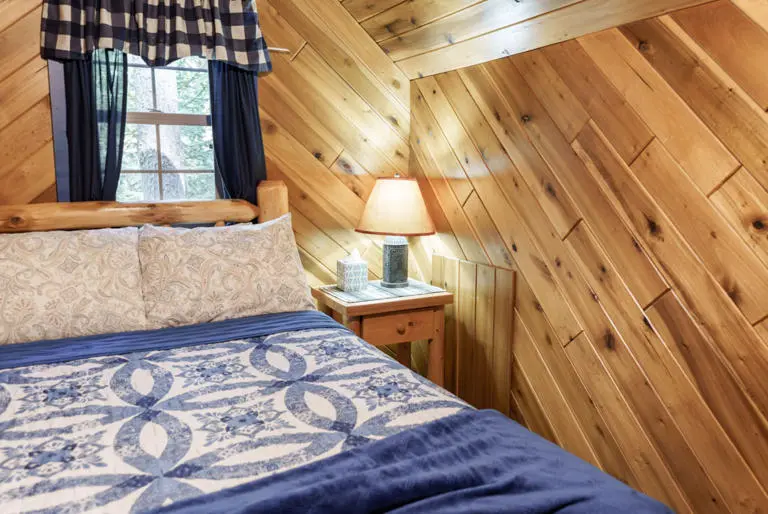 Blue Log Cabin F7377