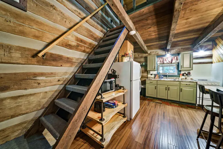 Green Log Cabin 1747A Green Log Cabin 1747A