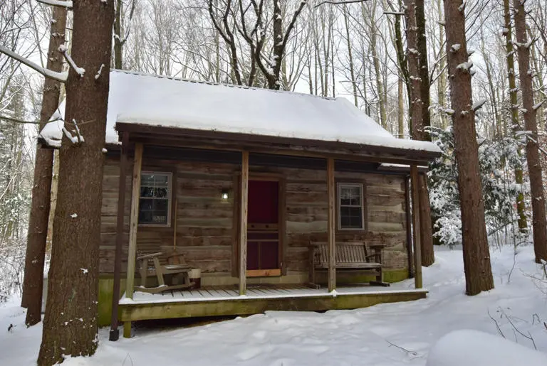Red Log Cabin 4B27E