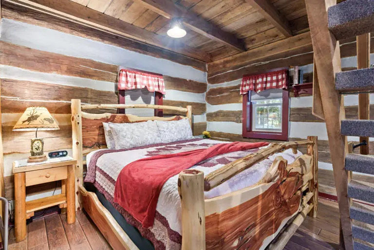 Red Log Cabin 54E69